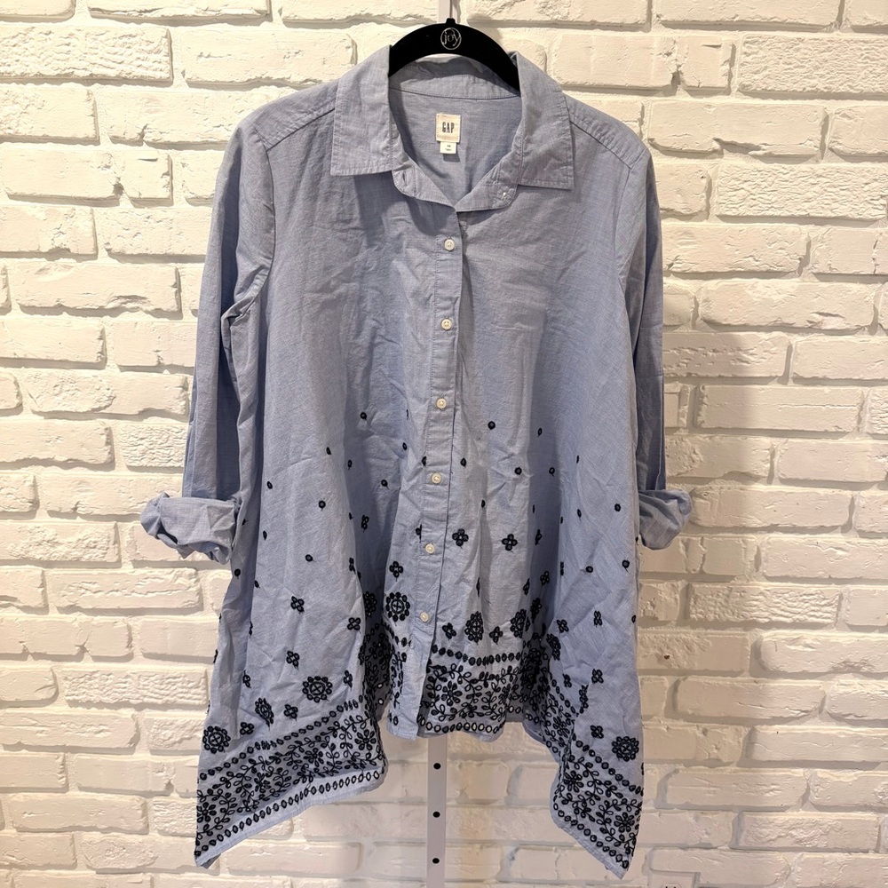 GAP Chambray Embroidered Hem Button-Down Shirt XS